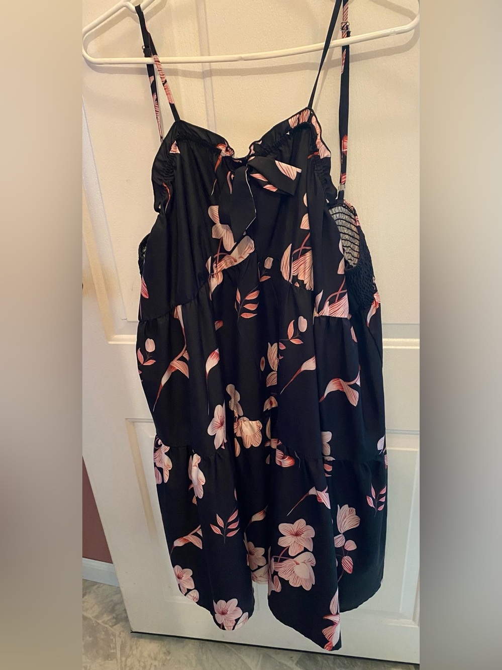 SHEIN Black and pink dress